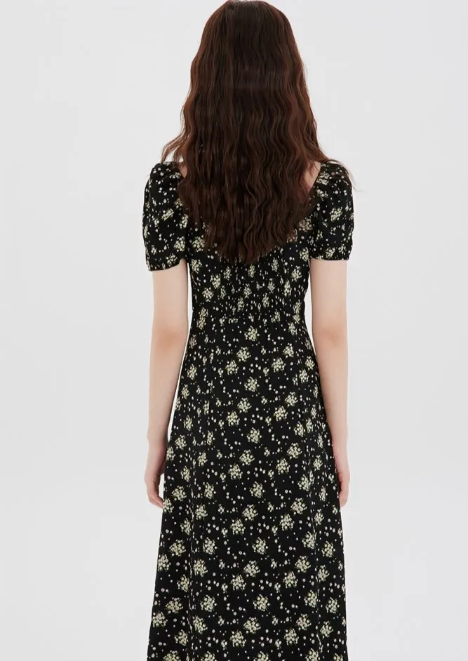 FIGURE-SHOWING FLORAL DRESS