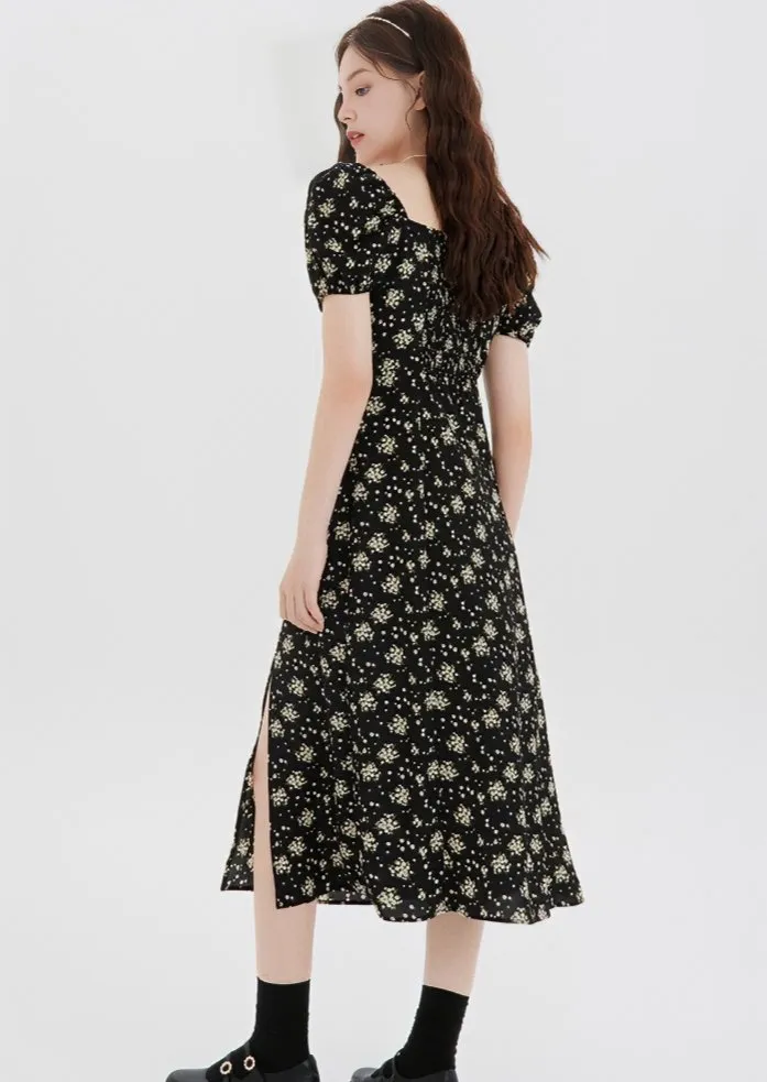 FIGURE-SHOWING FLORAL DRESS