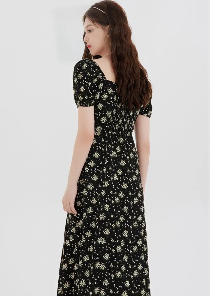 FIGURE-SHOWING FLORAL DRESS