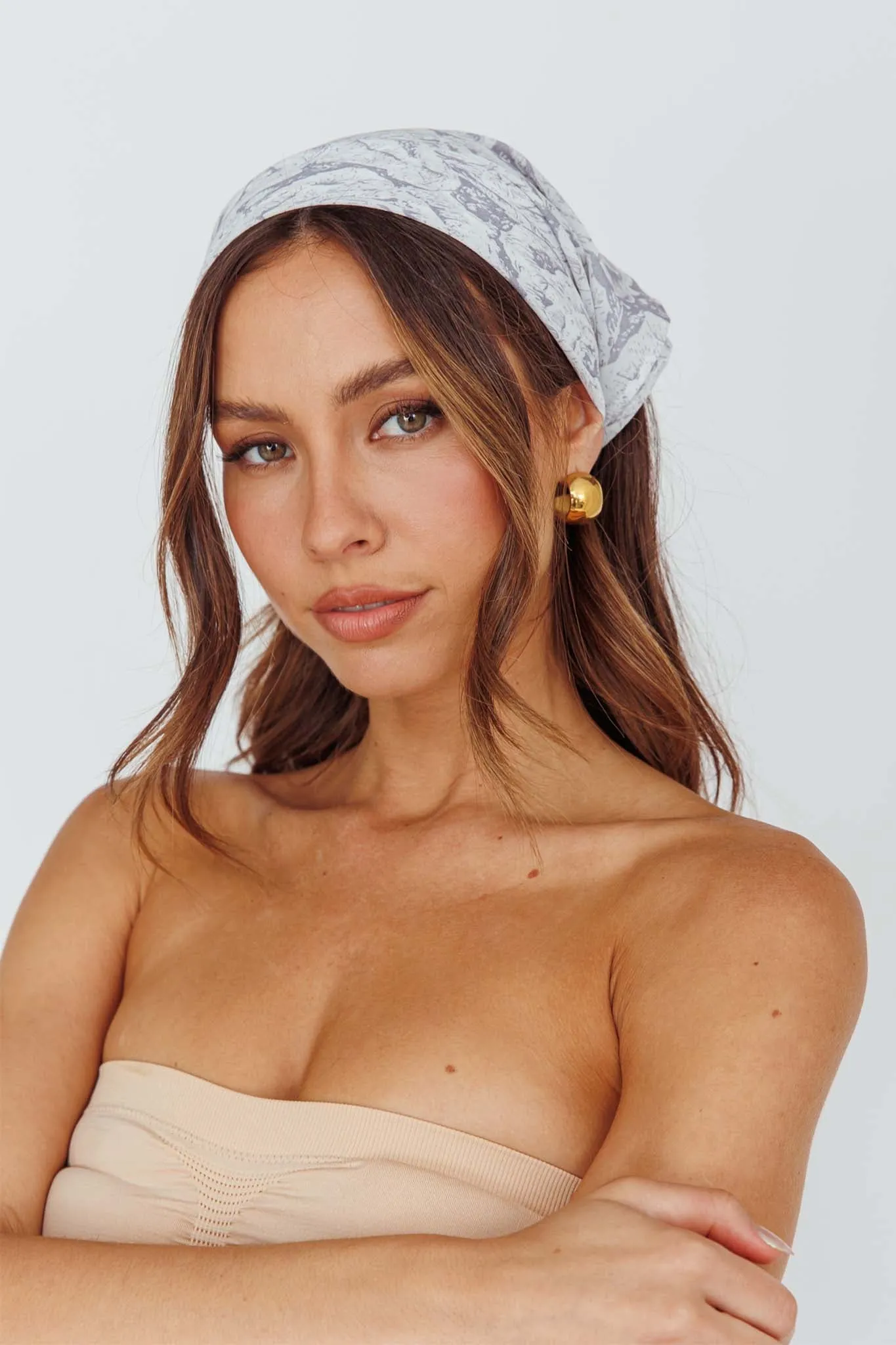 Sundaze Square Scarf Roses Grey